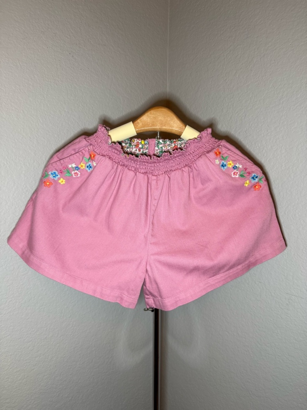 Mini Boden Girls Pink Embroidered Pull-On Shorts Size 7-8 Paperbag Waist Summer